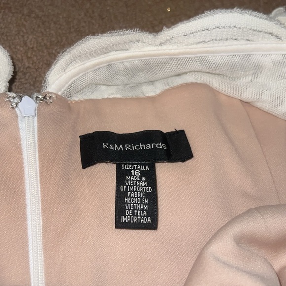 R & M Richard’s white sleeves Chiffon Gown - Picture 4 of 4